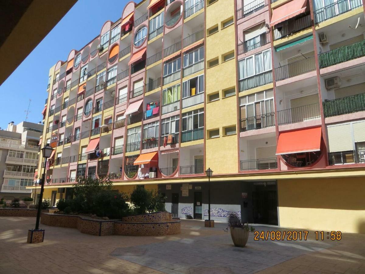 Cosy studio apartment in Torrevieja Exterior foto